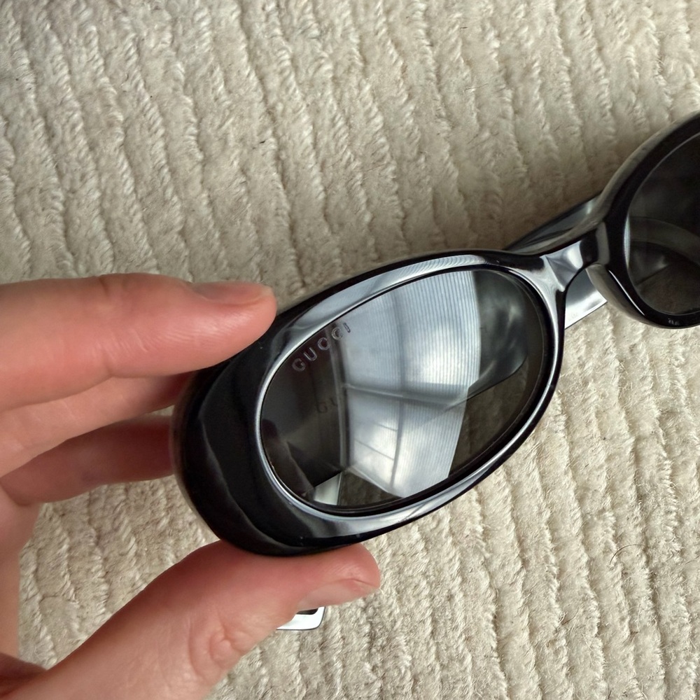 Gucci GG0517S Oval Sunglasses - Picture 4 of 7